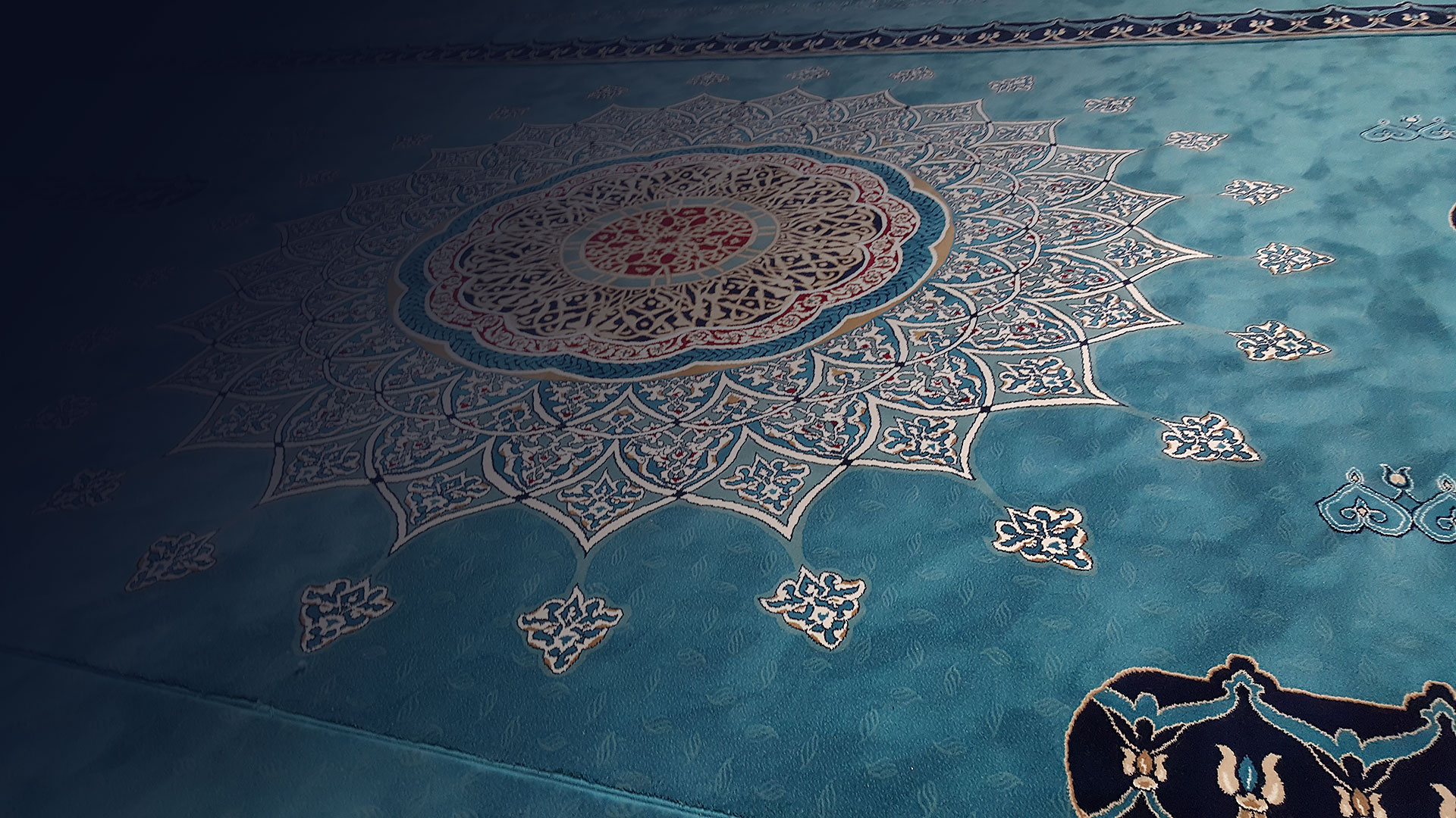 Albiser Cami halısı üretici olarak sizlerin ibadetlerinin daha sağlıklı bir ortamda olması için çalışıyoruz.